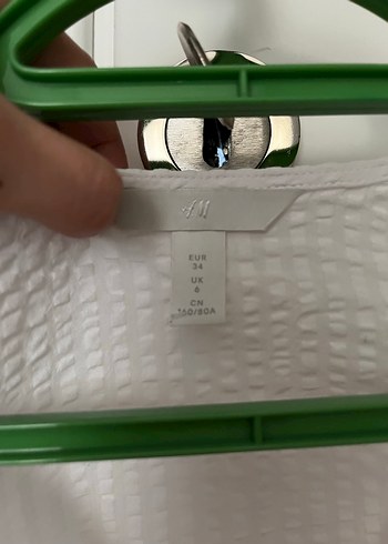 xs Beden H&M Düğmeli V Yakalı Beyaz Bluz