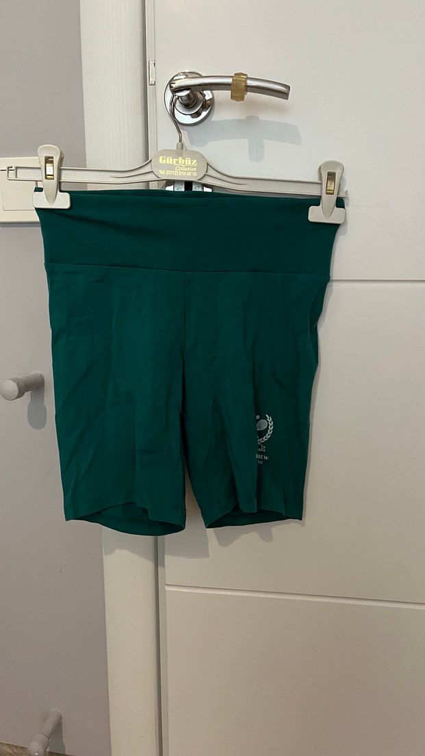 Beyaz Baskılı Kadın Tişört Loose Fit ve alt kısa tayt - Görsel 4