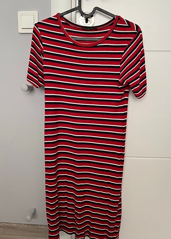 Kısa Kollu Kırmızı Çizgili Midi Elbise - Görsel 2