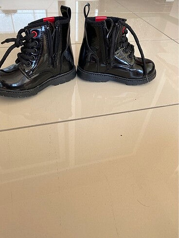 LC Waikiki 24 numara kız çocuk bot