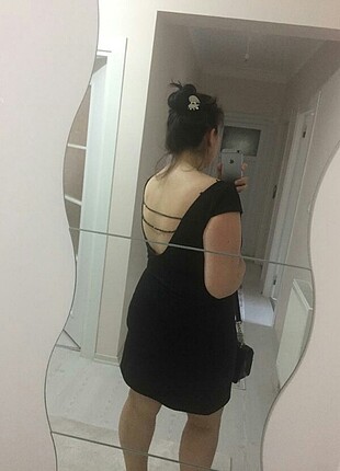 Sırt detaylı elbise 
