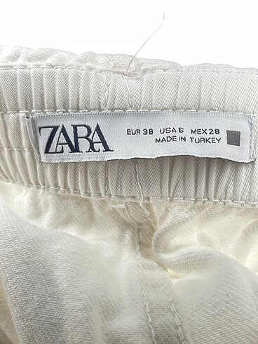 38 Beden beyaz Renk Zara Mini Şort %70 İndirimli.