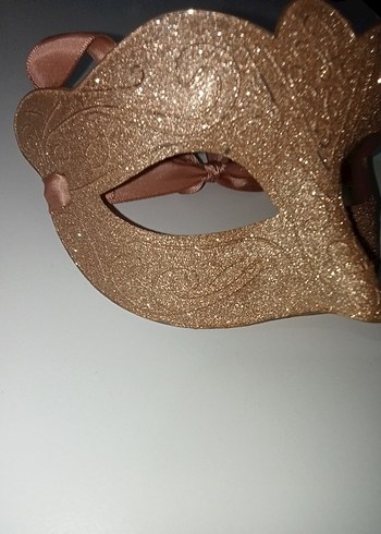 Altın Renkli Maskeli Yüz Aksesuarı - Görsel 3