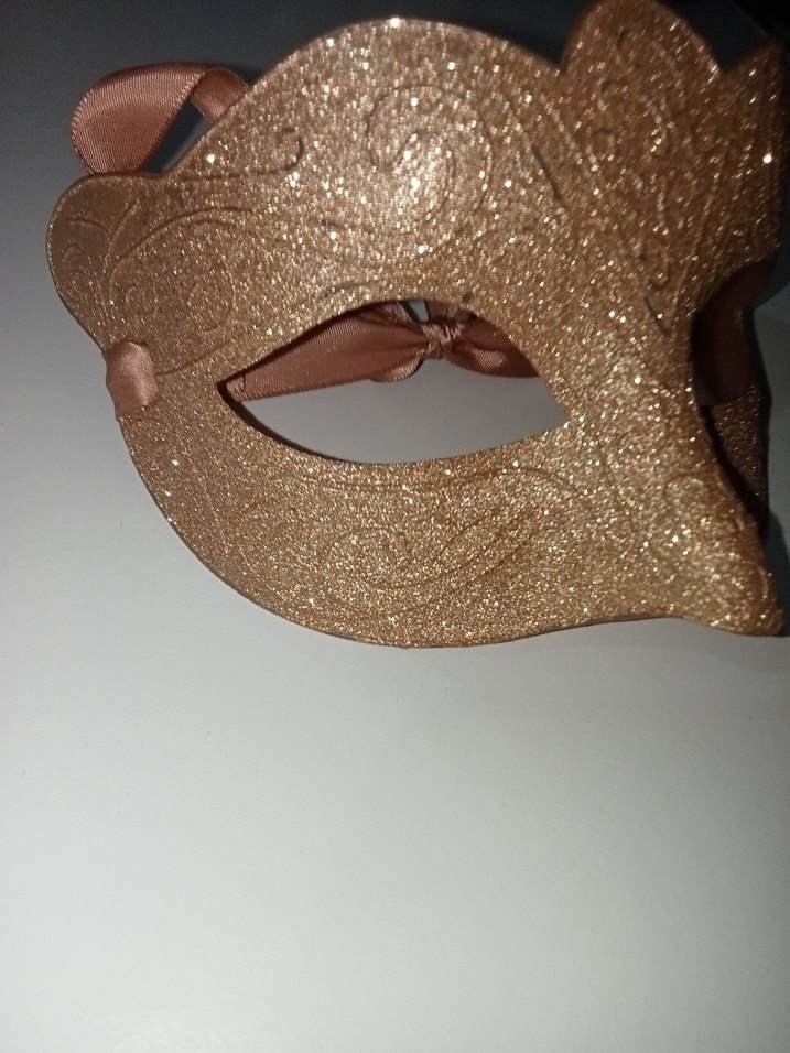 Altın Renkli Maskeli Yüz Aksesuarı - Görsel 3