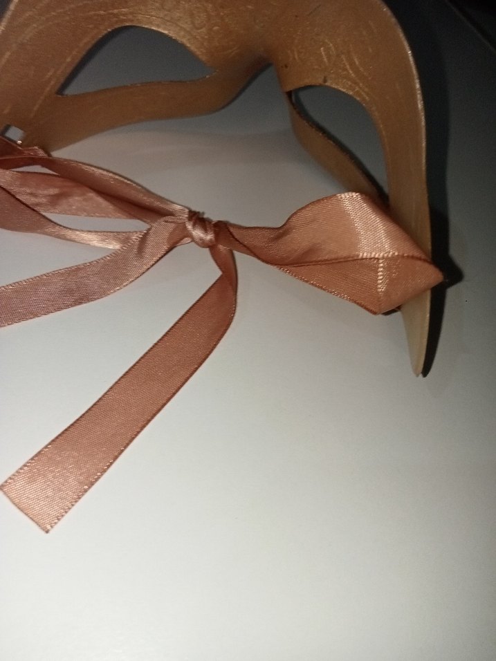 Altın Renkli Maskeli Yüz Aksesuarı - Görsel 4