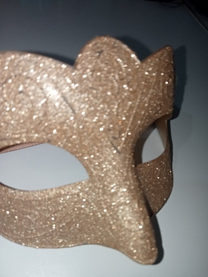 Altın Renkli Maskeli Yüz Aksesuarı - Görsel 2