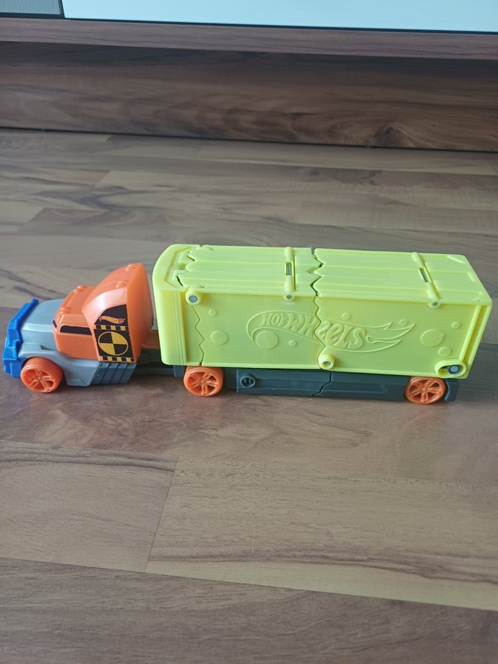 Hot Wheels Çarpışan Oyuncak Tır - Görsel 3