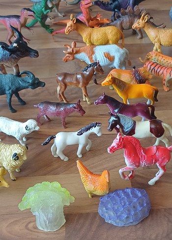 Beden Renk Çeşitli Renklerde Hayvan ve Dinozor Figürleri