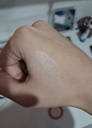  Beden Wet n wild highlighter 