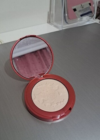  Beden Renk Wet n wild highlighter 