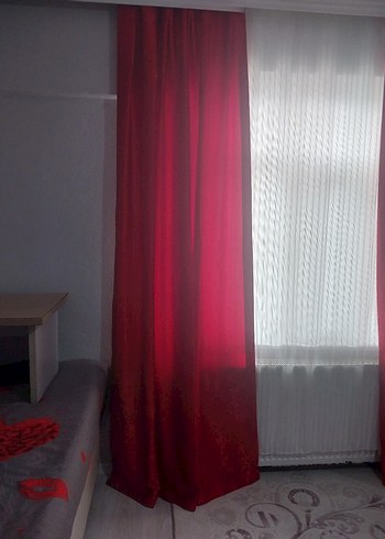Taç Kırmızı Düz Fon Perde
