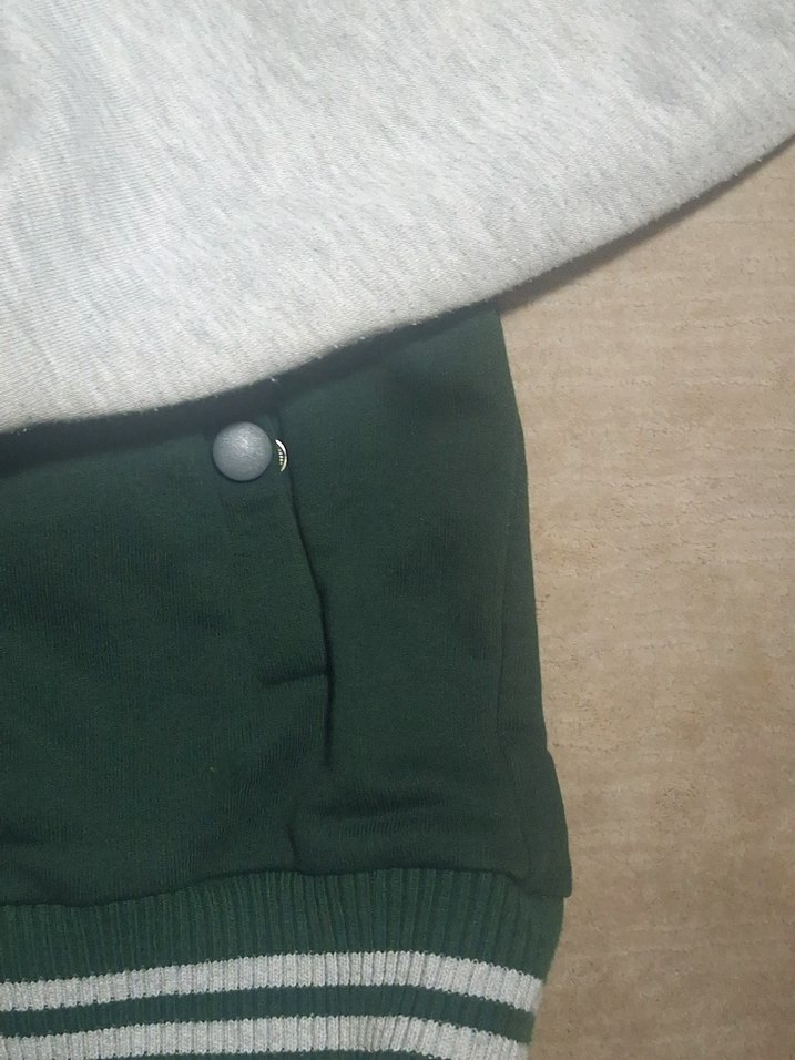 gri kircilli ve yesil kolej ceketi - Görsel 2