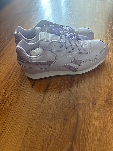 31 Beden Reebok çocuk ayakkabı, simli bağcıklı