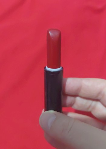 Oriflame - Canlı Kırmızı Ruj - Görsel 2