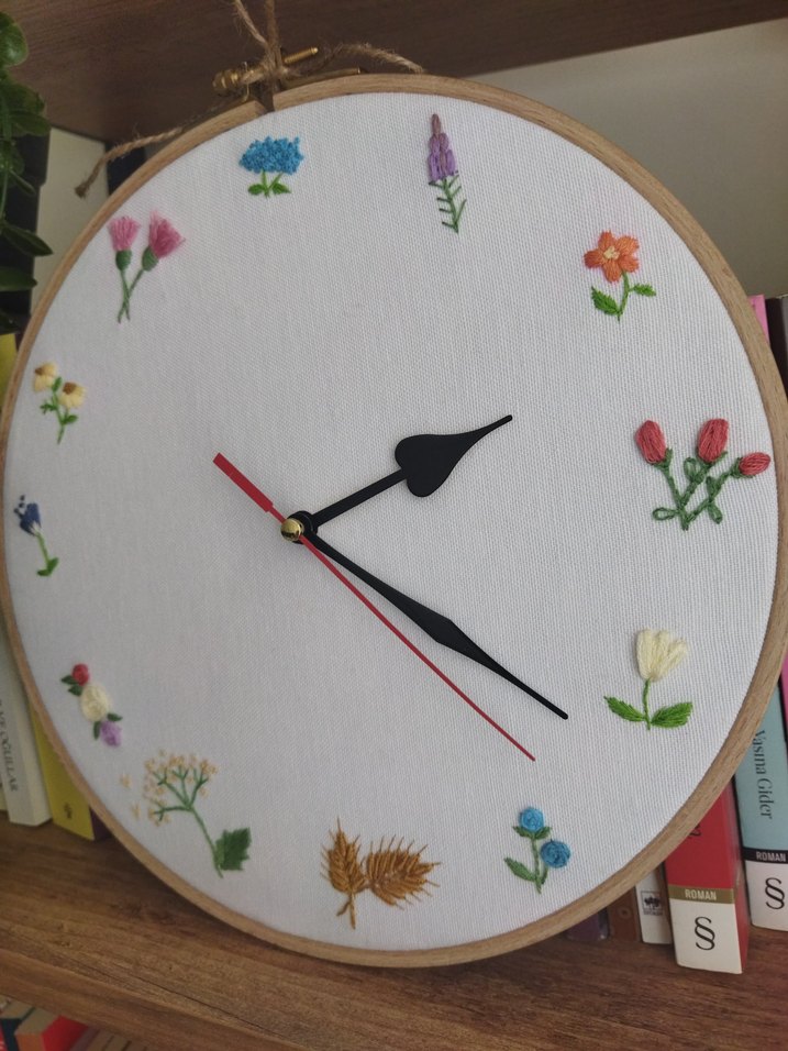 Nakışlı Çiçek Desenli Duvar Saati - Görsel 3