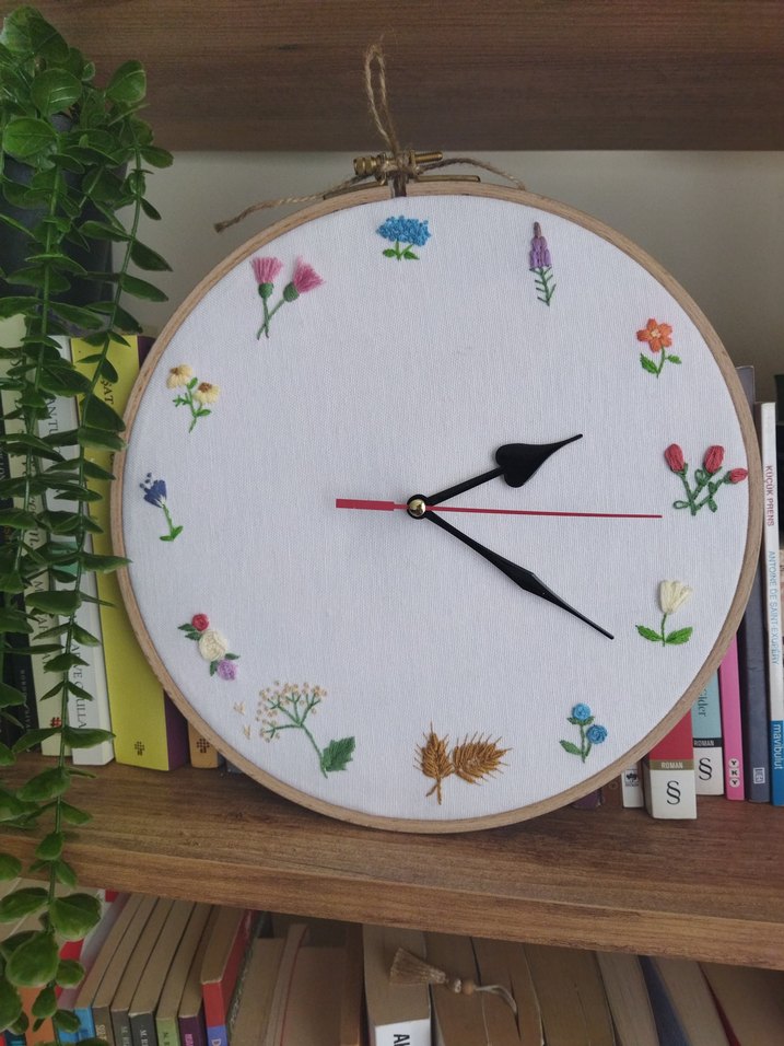 Nakışlı Çiçek Desenli Duvar Saati - Görsel 4