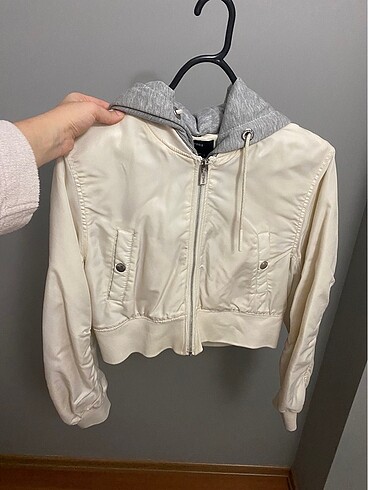 Bershka beyaz bomber