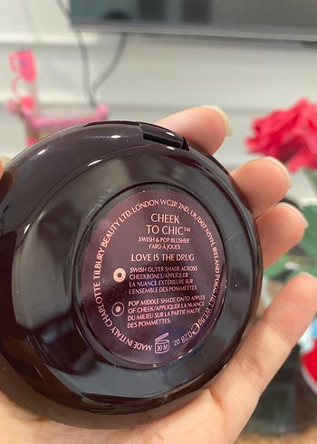 Beden Charlotte Tilbury Cheek to Chic Allık - Love is the Drug