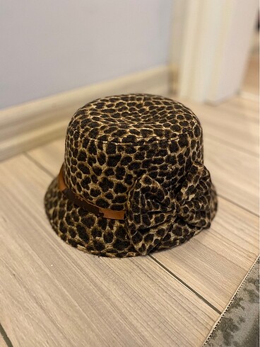 Leoparlı Şapka