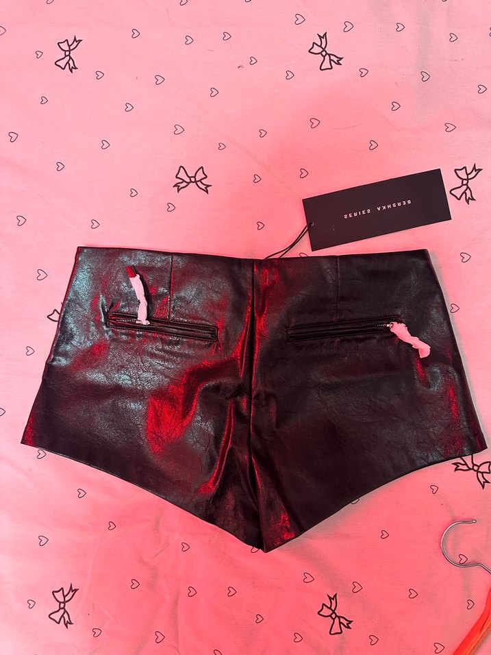 Kadın Siyah Kürklü Deri Mini Şort - Görsel 3