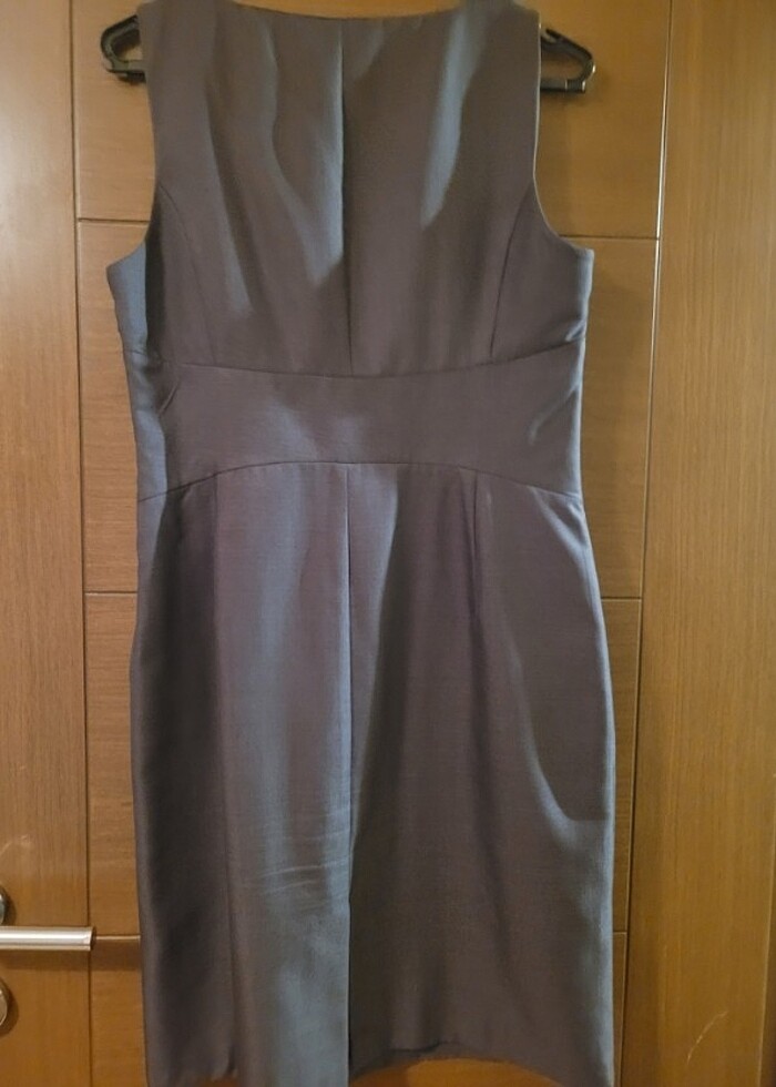 İş için kullanışlı ve şık, üzerinize oturan elbise - Görsel 4