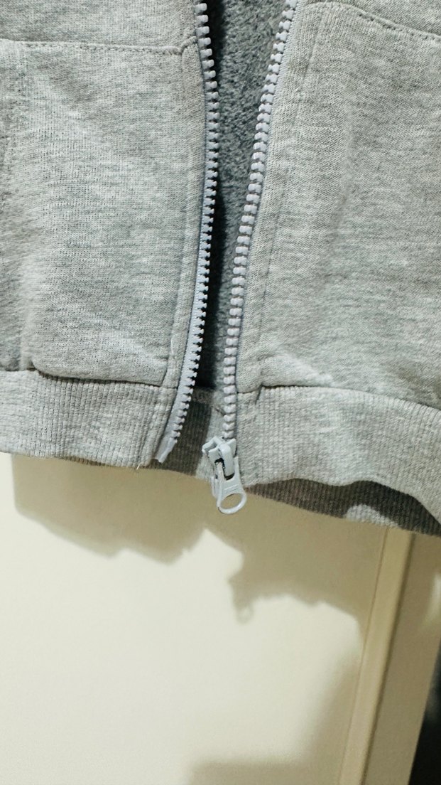 Kapüşonlu Erkek Çocuk - Görsel 4