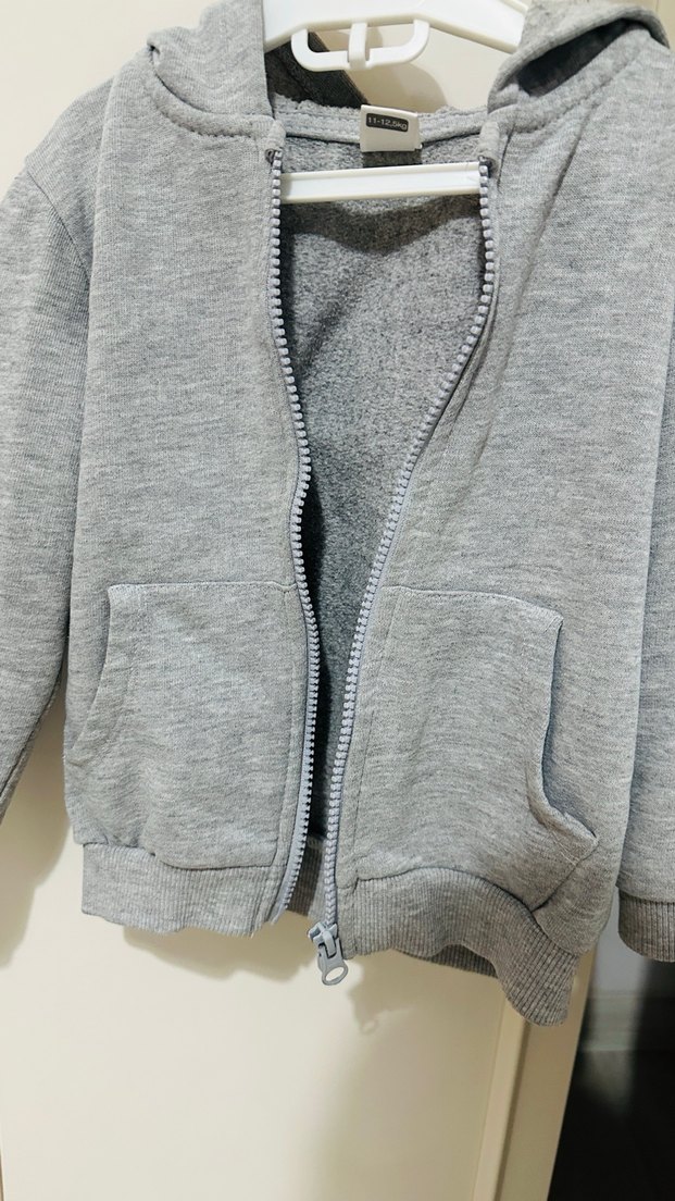 Kapüşonlu Erkek Çocuk - Görsel 5