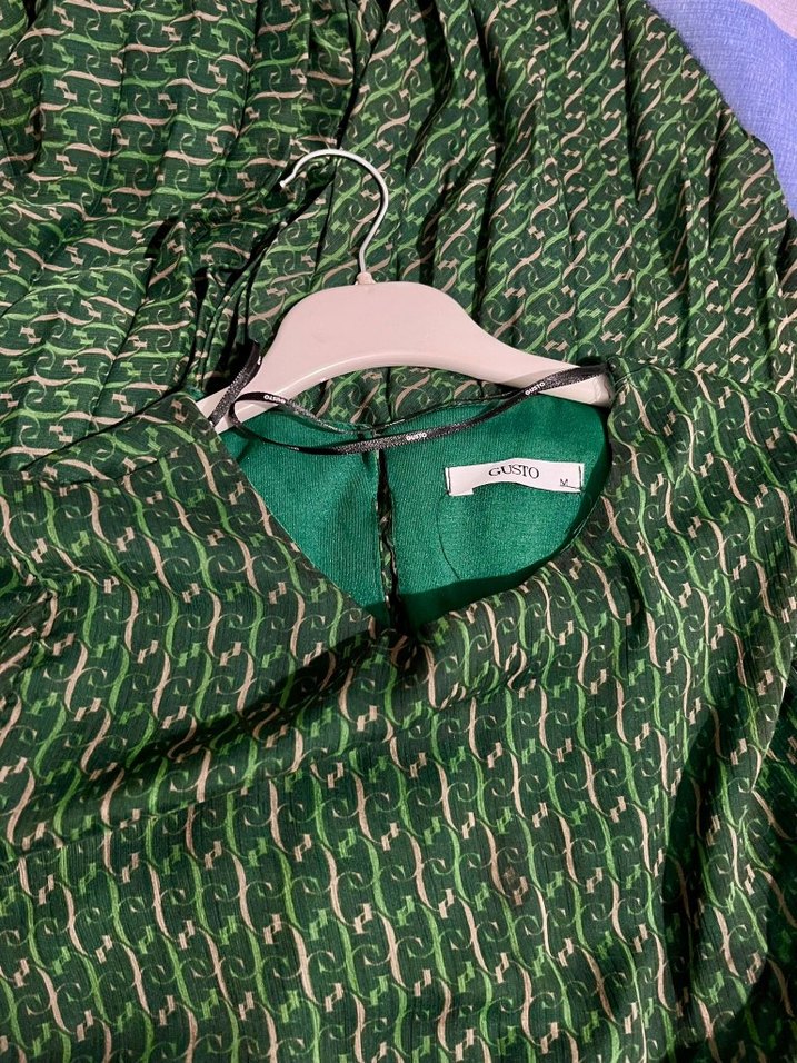 Yeşil Yılan Desenli Uzun Pliseli Elbise - Görsel 3