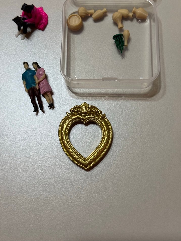 Altın Renkli Kalp Şeklinde Minyatür Çerçeve - Görsel 2