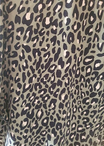 Gri Leopar Desenli Kısa Kollu Bluz - Görsel 5