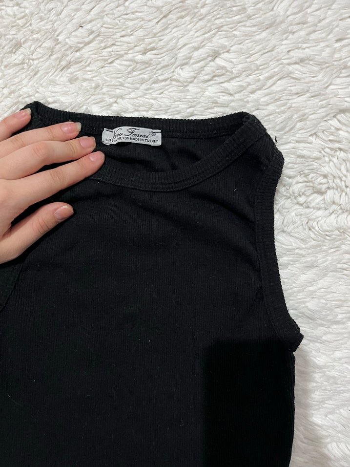 Siyah Yüksek Yakalı Kadın Atlet - Görsel 2