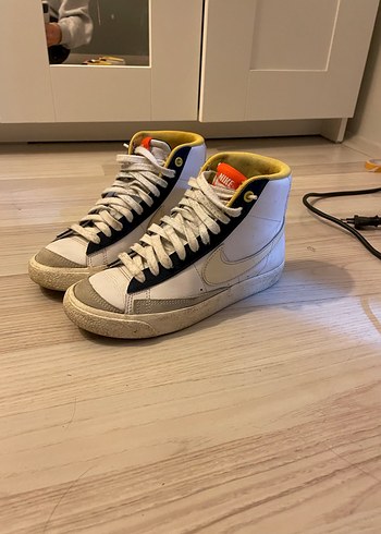 36,5 Beden Nike Beyaz Gri Bağcıklı Kadın Spor Ayakkabı