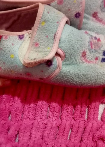 Kızlar için Pembe Nakışlı Sıcak Terlik - Görsel 5