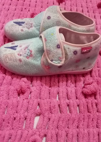 Kızlar için Pembe Nakışlı Sıcak Terlik - Görsel 2