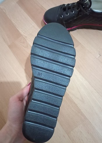 Siyah Pembe Tabanlı Kadın Deri Spor Ayakkabı - Görsel 3