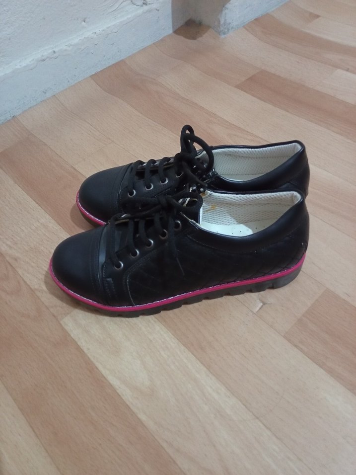 Siyah Pembe Tabanlı Kadın Deri Spor Ayakkabı - Görsel 2