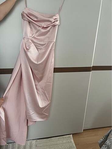 Pudra askılı elbise