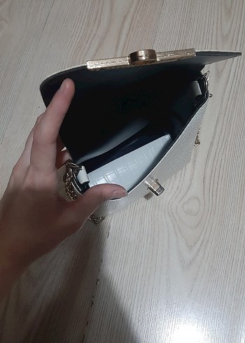 Beden beyaz Renk Beyaz Yılan Derisi Desenli Zincir Detaylı Çanta