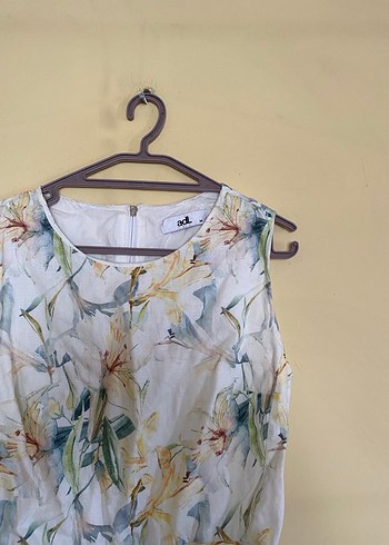 Çiçek Desenli Kolsuz Keten Bluz - Görsel 2