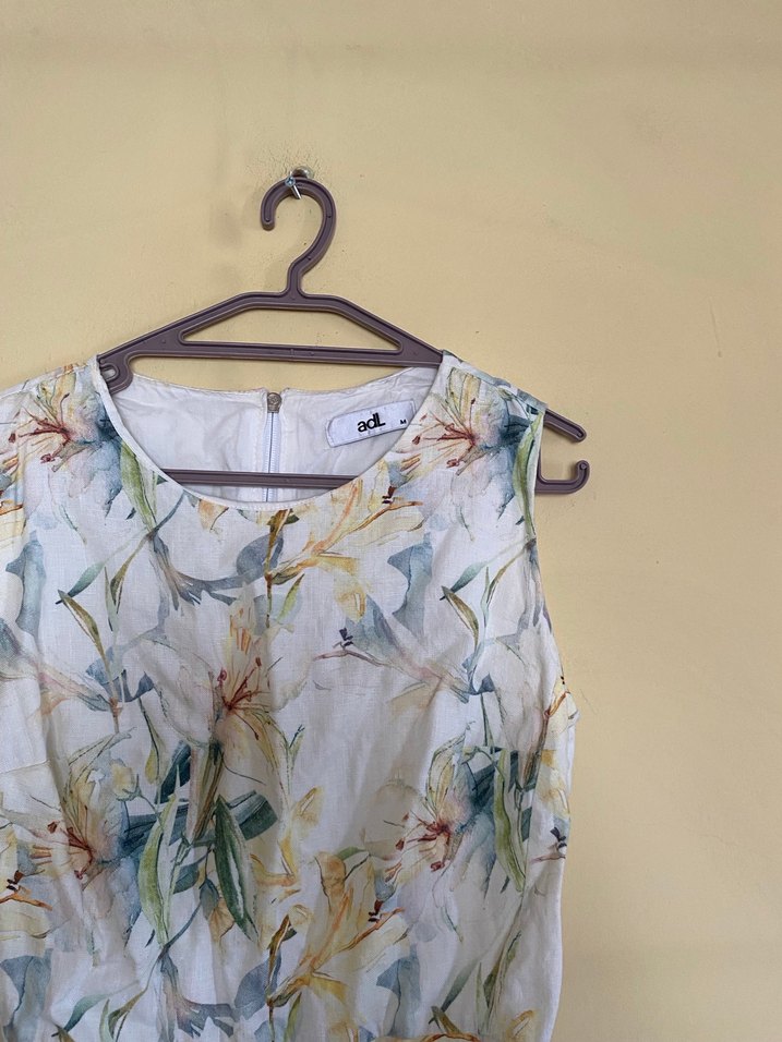 Çiçek Desenli Kolsuz Keten Bluz - Görsel 2