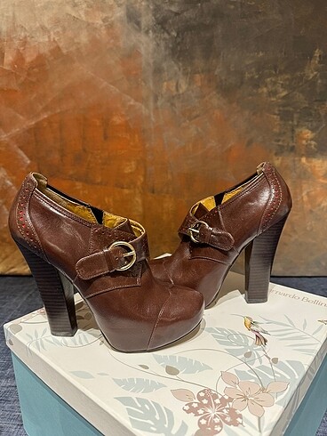 37 Beden Nine west kahve bot