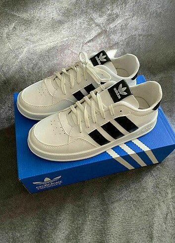 Beyaz Adidas Spor Ayakkabı 