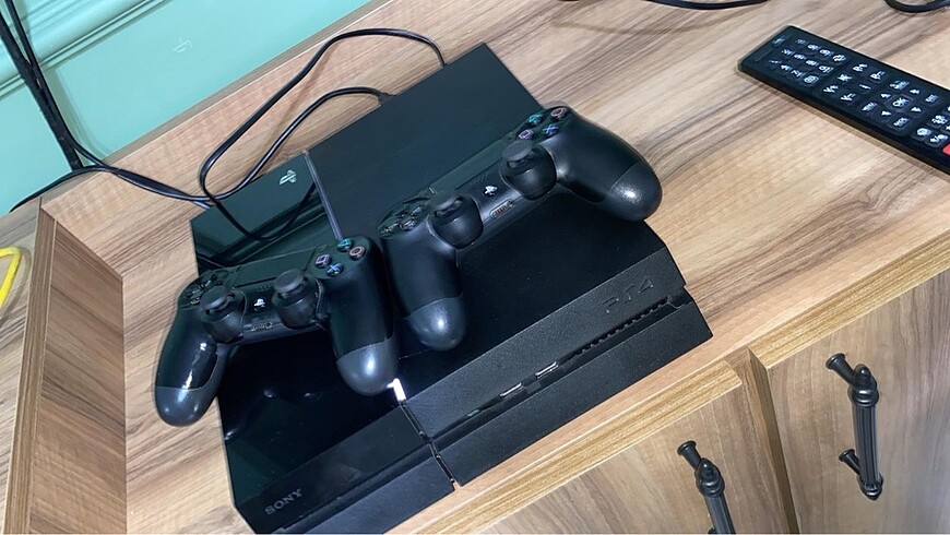 Ps4 orjinal seti ile kusursuz 500gb CD hediyeli