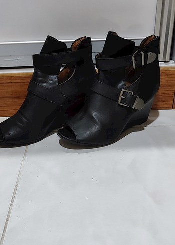 Massimo Dutti Siyah Bilek Bantli Topuklu Ayakkabi