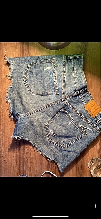 34 Beden mavi Renk stradivarius distressed denim şort