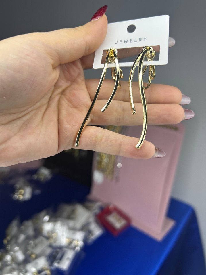 Altın Renk Yılan Desenli Mini Küpeler - Görsel 2