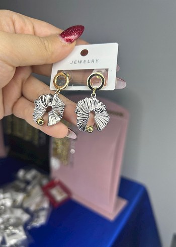 Gri Fırfırlı Mini Kadın Küpe - Görsel 2