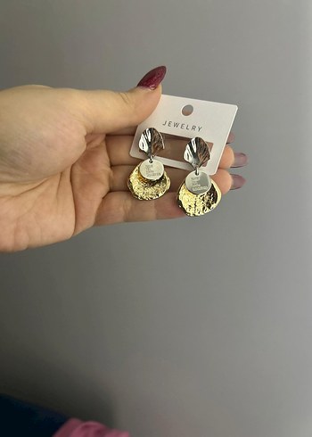 Altın Renk Mini Sıralı Küpeler - Görsel 3