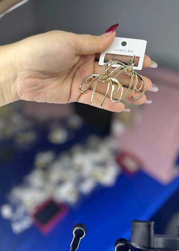 Altın Renkli Minimalist Kadın Küpeler - Görsel 2