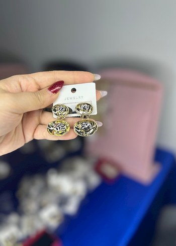 Altın Renkli Mini Düğmeli Kadın Küpeler - Görsel 2